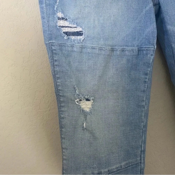 Tommy Hilfiger Jeans Size 6 Boyfriend Fit Light Blue Distressed Women’s - Picture 2 of 7